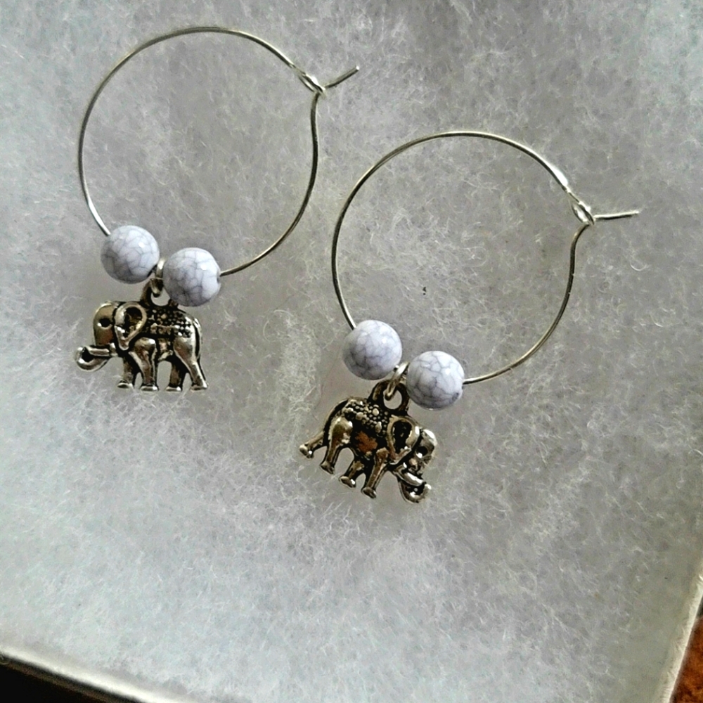 ARTESAN DESIGN 925STERLING SILVER  ELEPHANT CHARM WHITE HOWLITE  BEADED EARRINGS